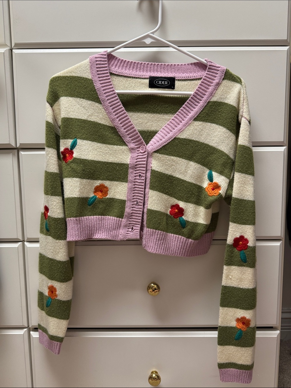 Cropped Sweater with Stripes and Crochet Flowers - Picture 4 of 4